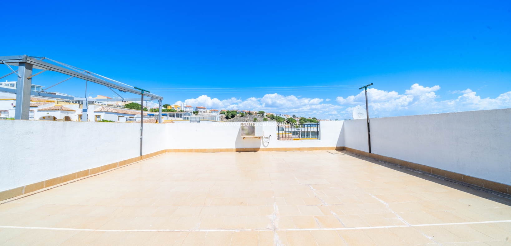 Resale - Quad - Urb. La Marina