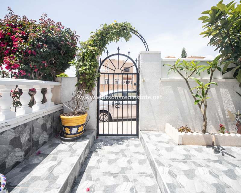 Resale - Quad - Urb. La Marina