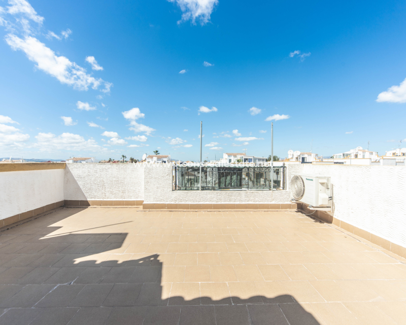 Resale - Quad - Urb. La Marina