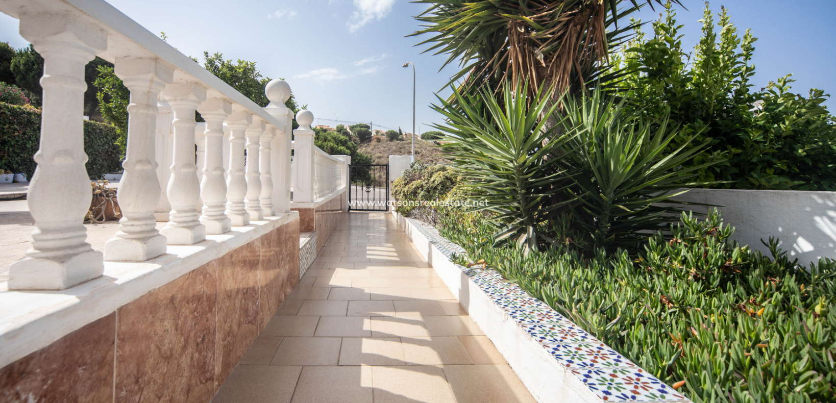 Resale - Quad - Urb. La Marina