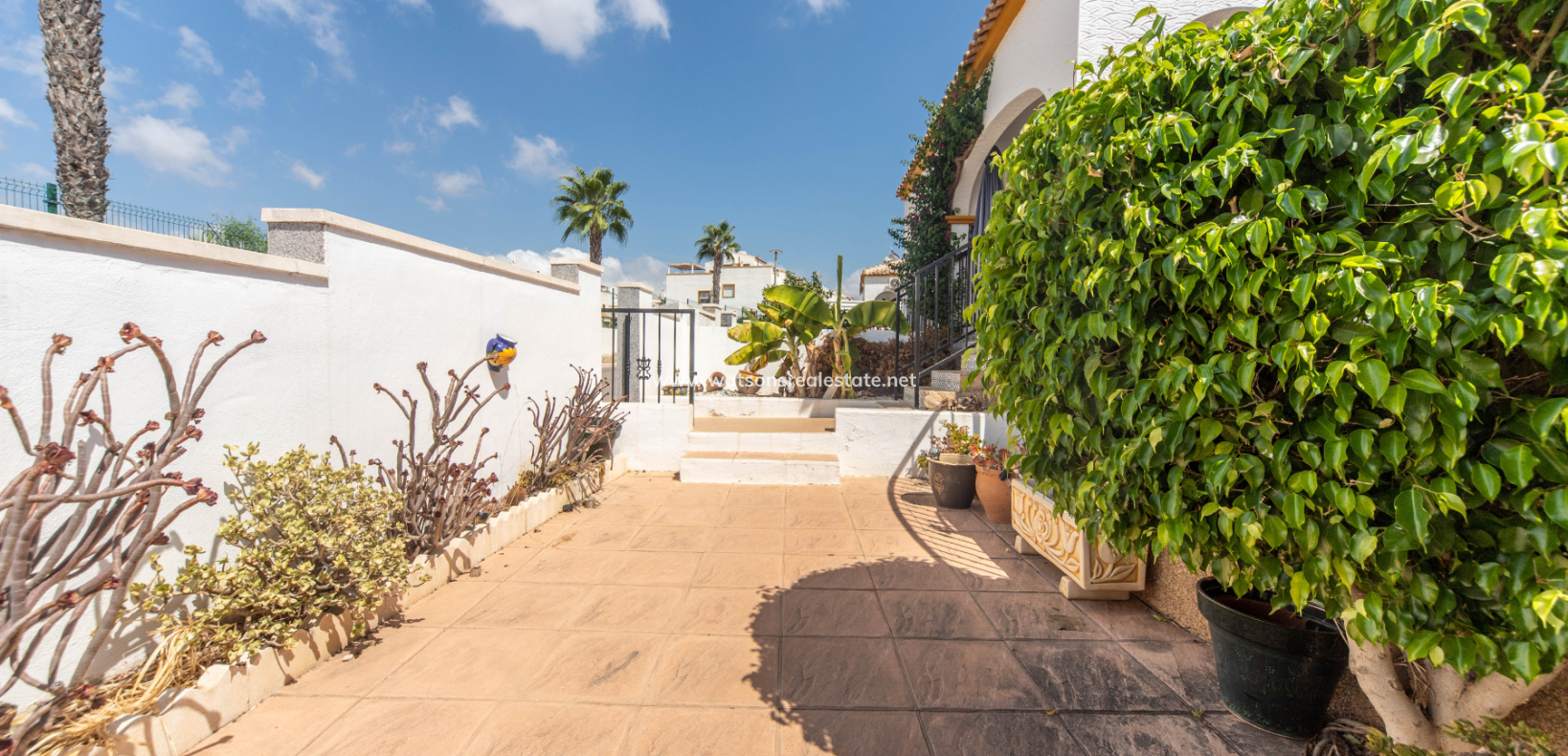 Resale - Quad - Urb. La Marina