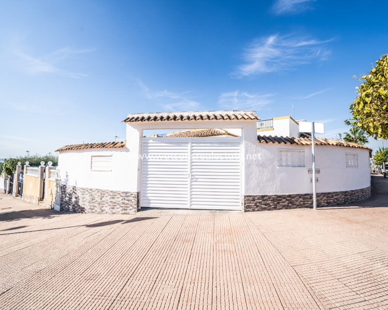 Resale - Quad - Urb. La Marina