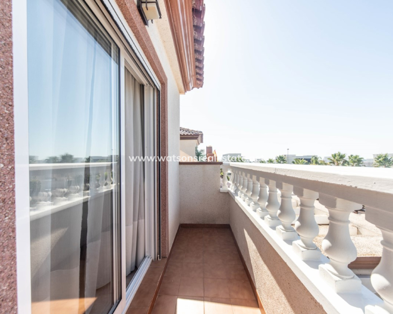 Resale - Quad - Urb. La Marina