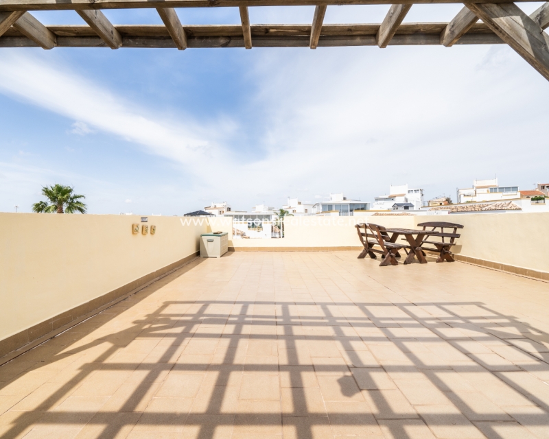 Resale - Quad - Urb. La Marina