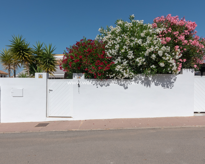 Resale - Quad - Urb. La Marina