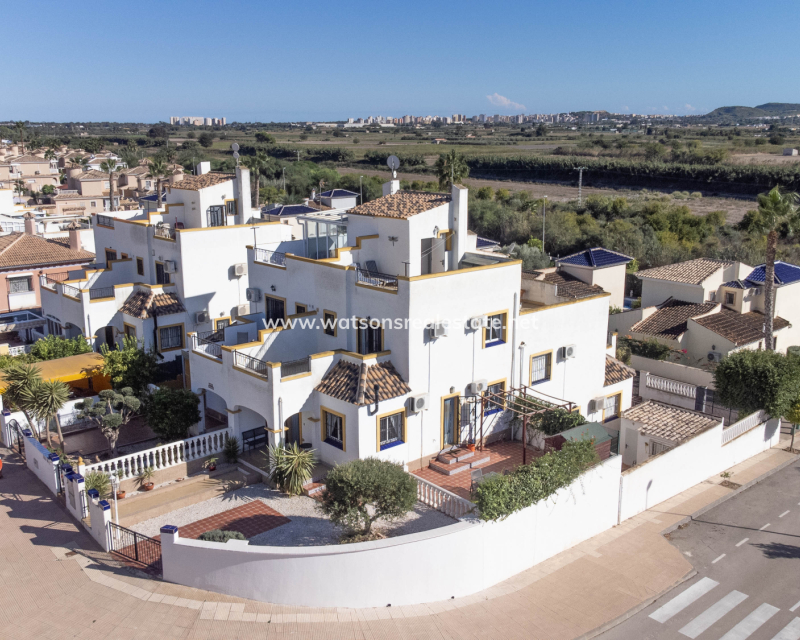 Resale - Quad - Urb. La Marina