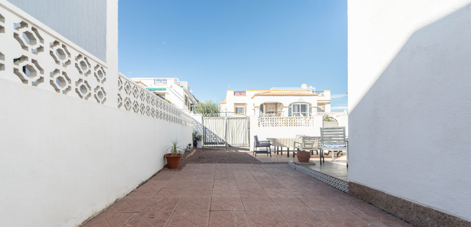 Resale - Quad - Urb. La Marina