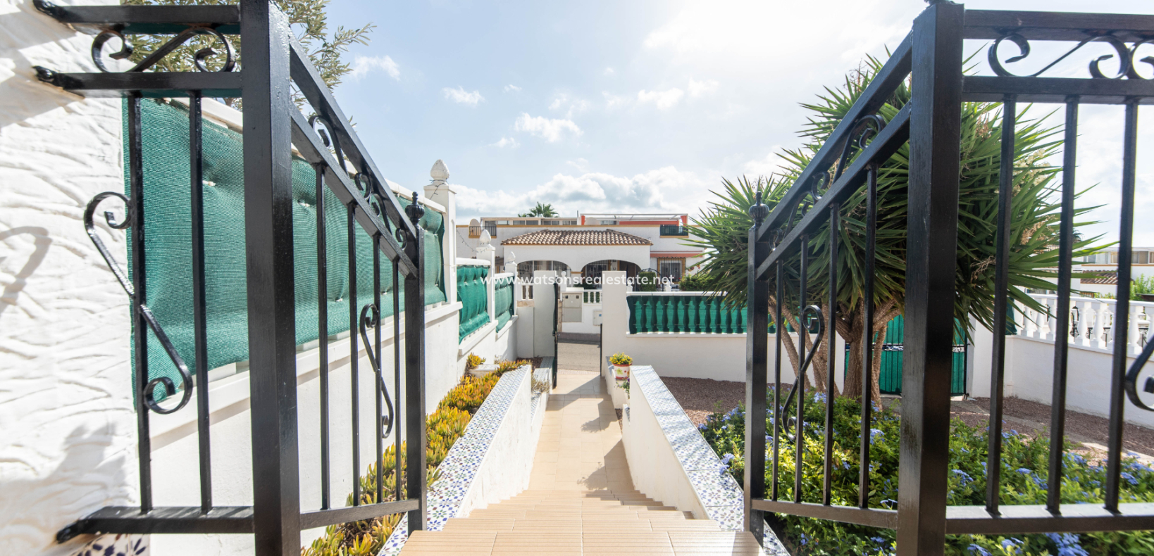 Resale - Quad - Urb. La Marina