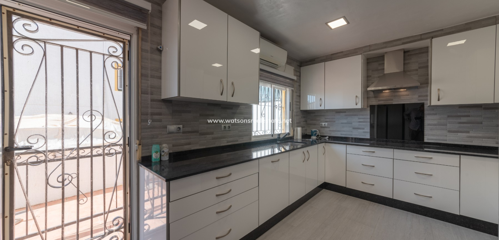 Resale - Quad - Urb. La Marina