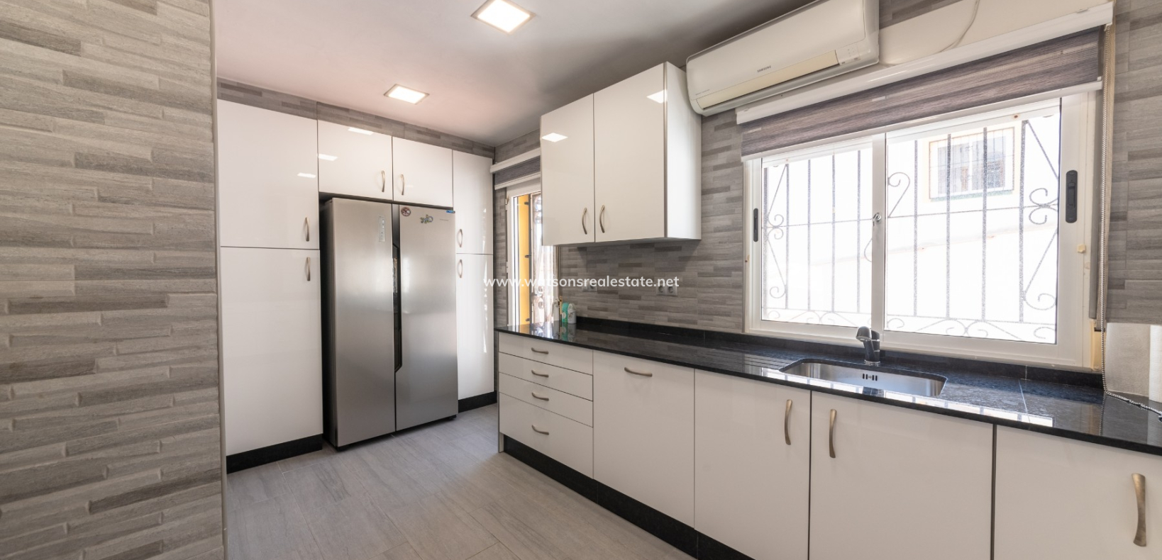 Resale - Quad - Urb. La Marina