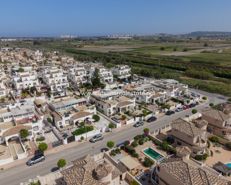 Resale - Quad - Urb. La Marina