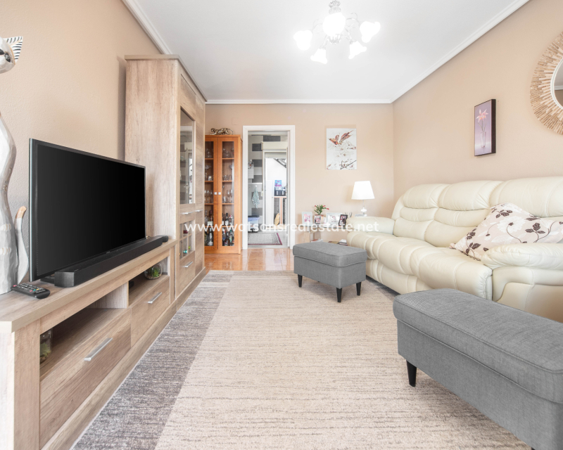 Resale - Quad - Urb. La Marina