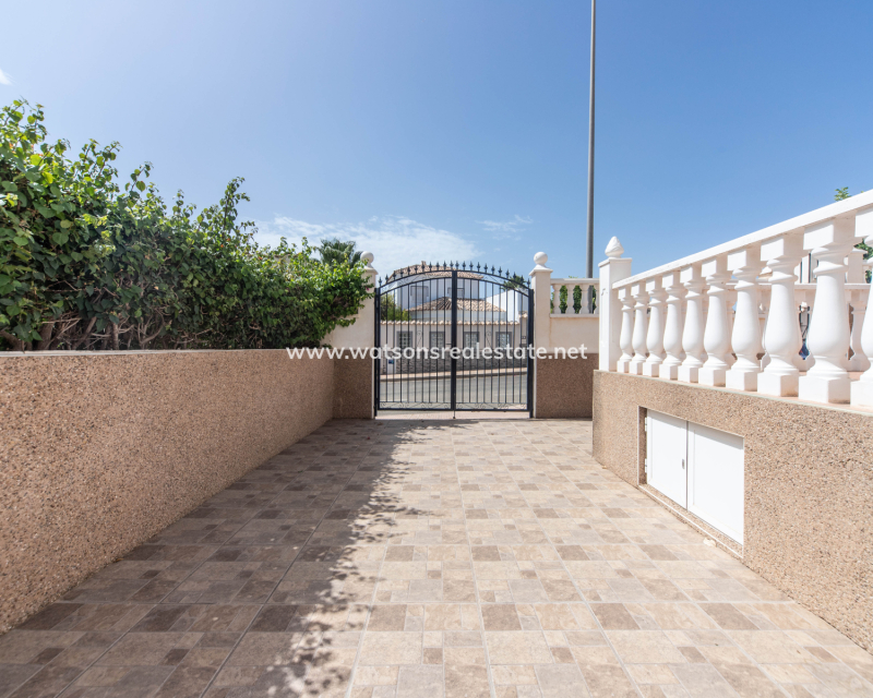 Resale - Quad - Urb. La Marina