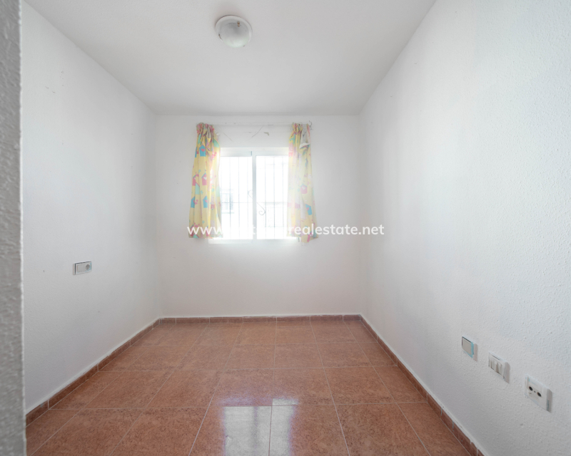 Resale - Quad - Urb. La Marina
