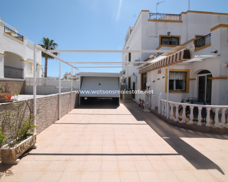 Resale - Quad - Urb. La Marina