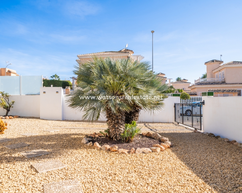 Resale - Quad - Urb. La Marina