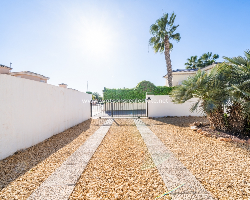 Resale - Quad - Urb. La Marina