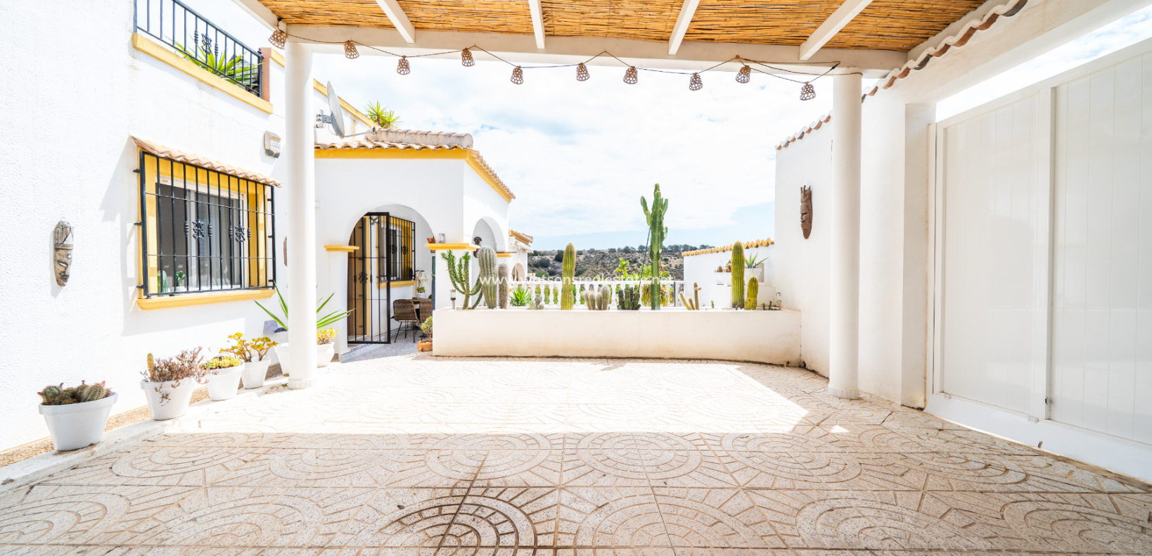 Resale - Quad - Urb. La Marina