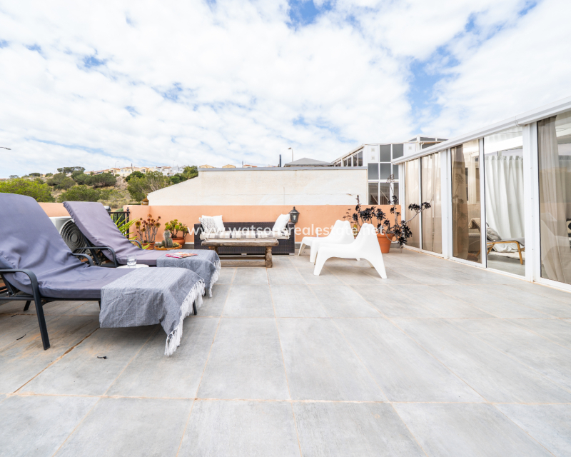 Resale - Quad - Urb. La Marina
