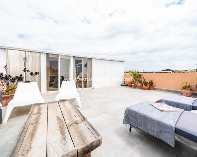 Resale - Quad - Urb. La Marina