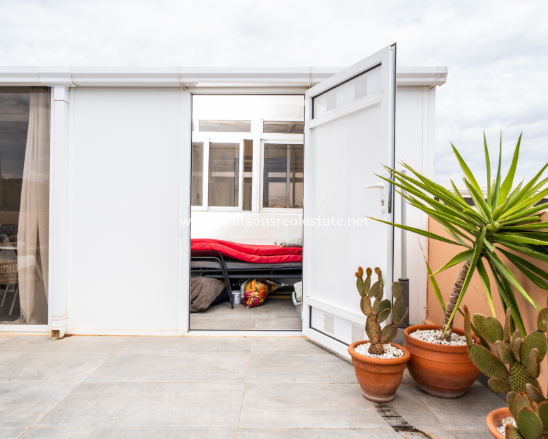 Resale - Quad - Urb. La Marina