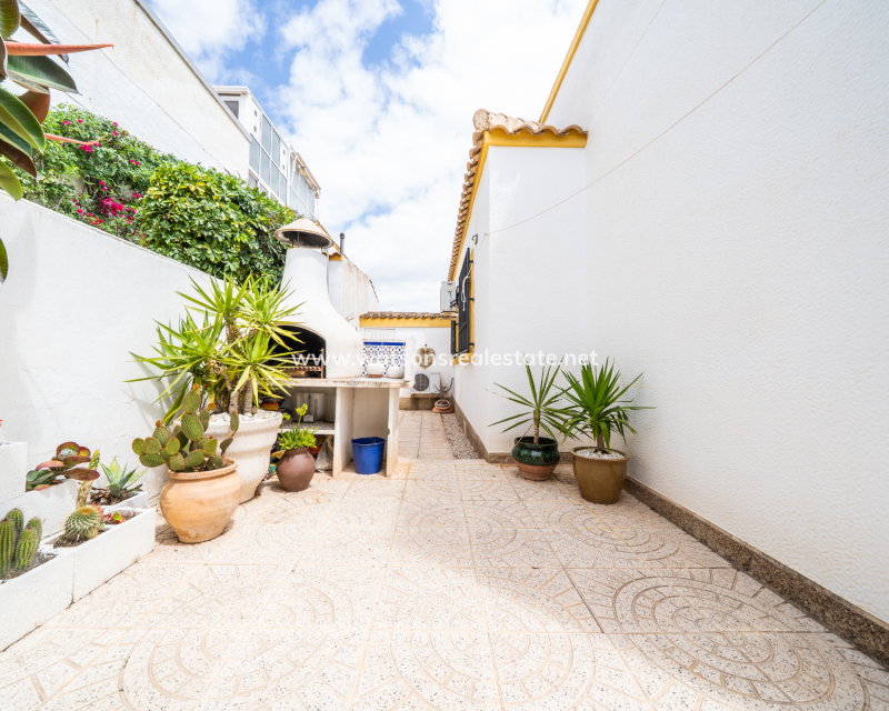 Resale - Quad - Urb. La Marina