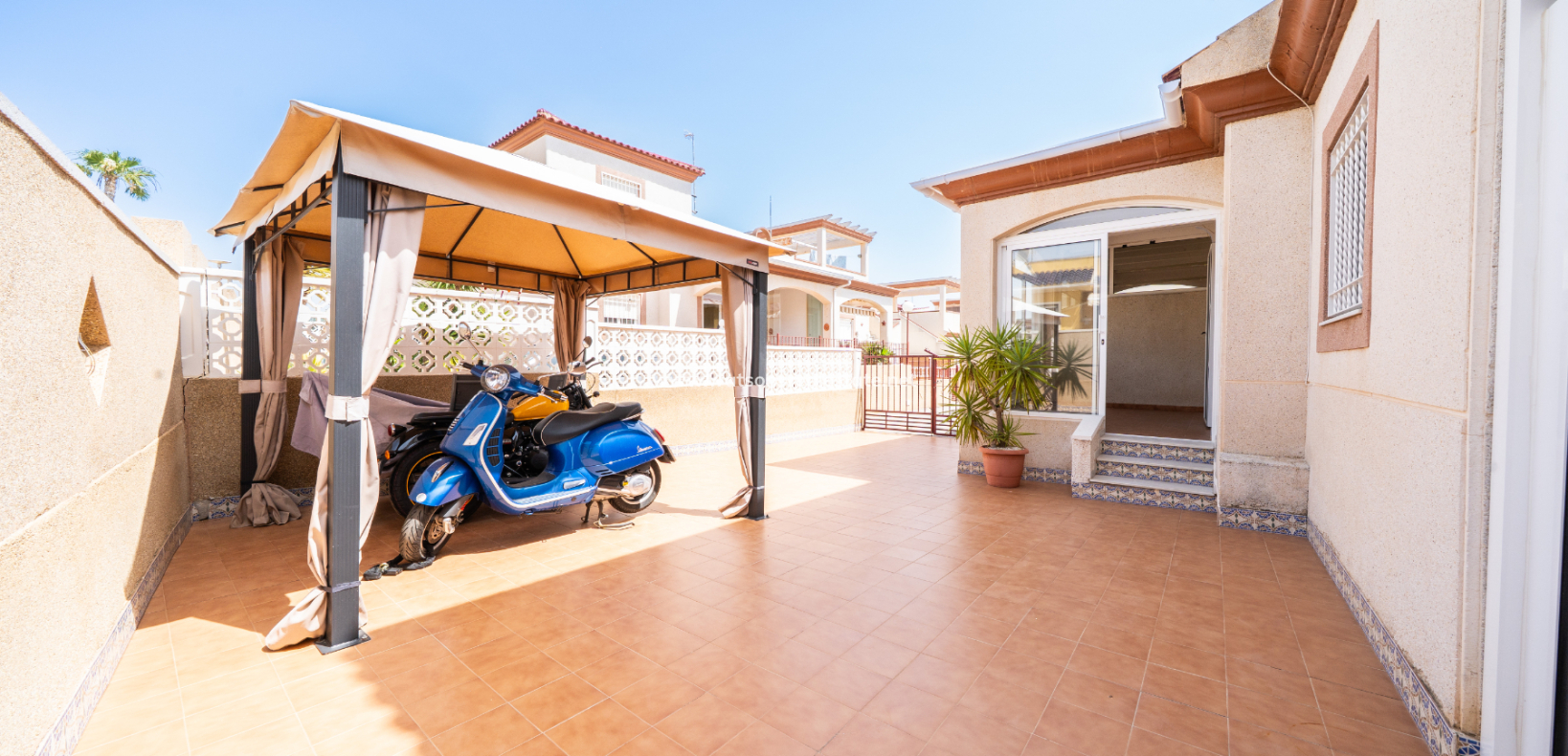 Resale - Quad - Urb. La Marina