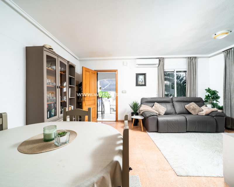 Resale - Quad - Urb. La Marina