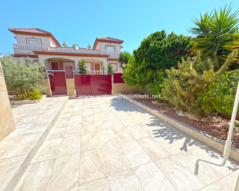 Resale - Quad - Urb. La Marina
