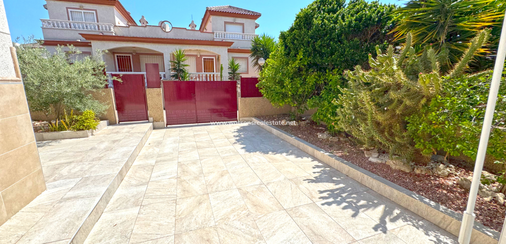 Resale - Quad - Urb. La Marina