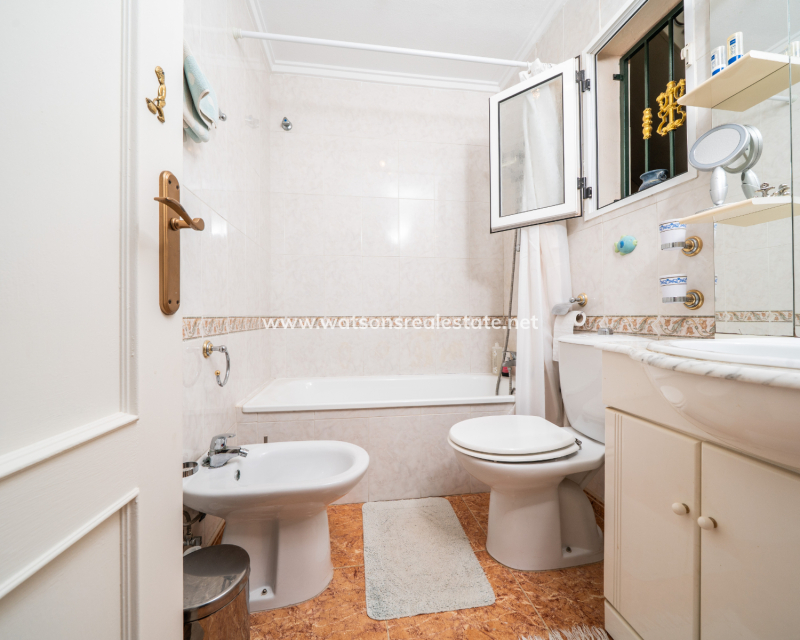 Resale - Quad - Urb. La Marina