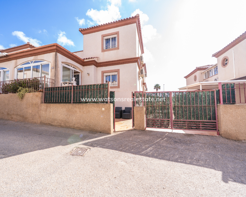 Resale - Quad - Urb. La Marina