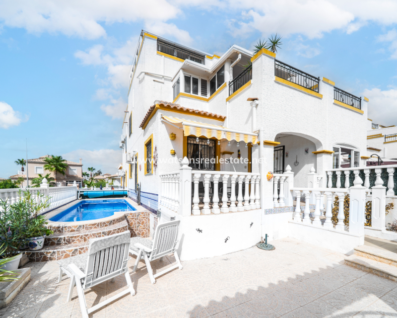 Resale - Quad - Urb. La Marina