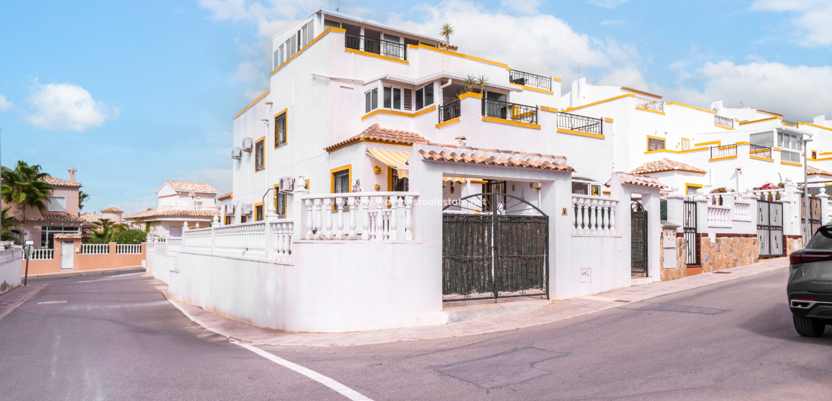 Resale - Quad - Urb. La Marina