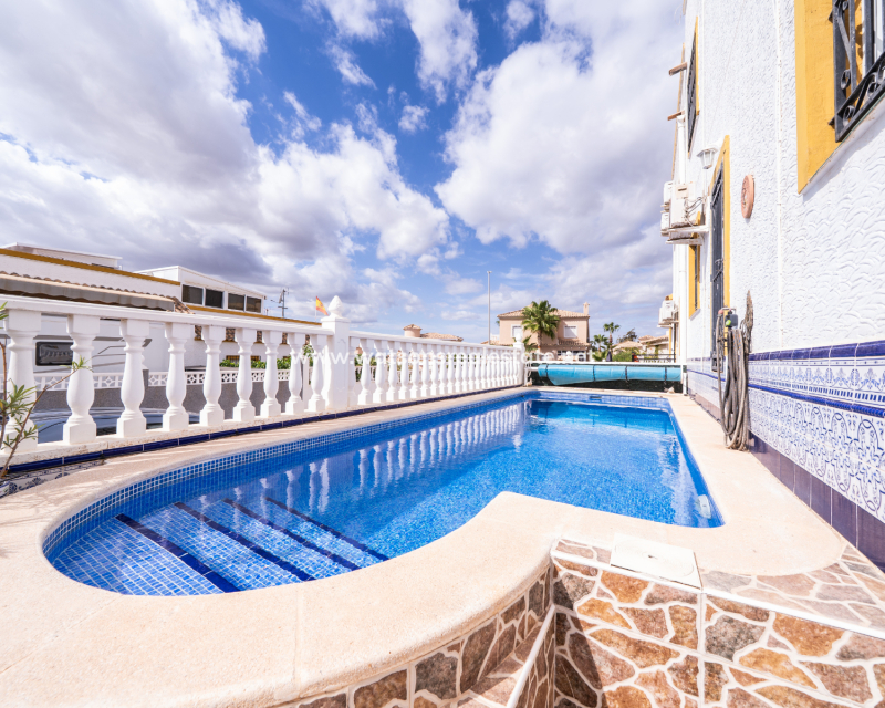 Resale - Quad - Urb. La Marina