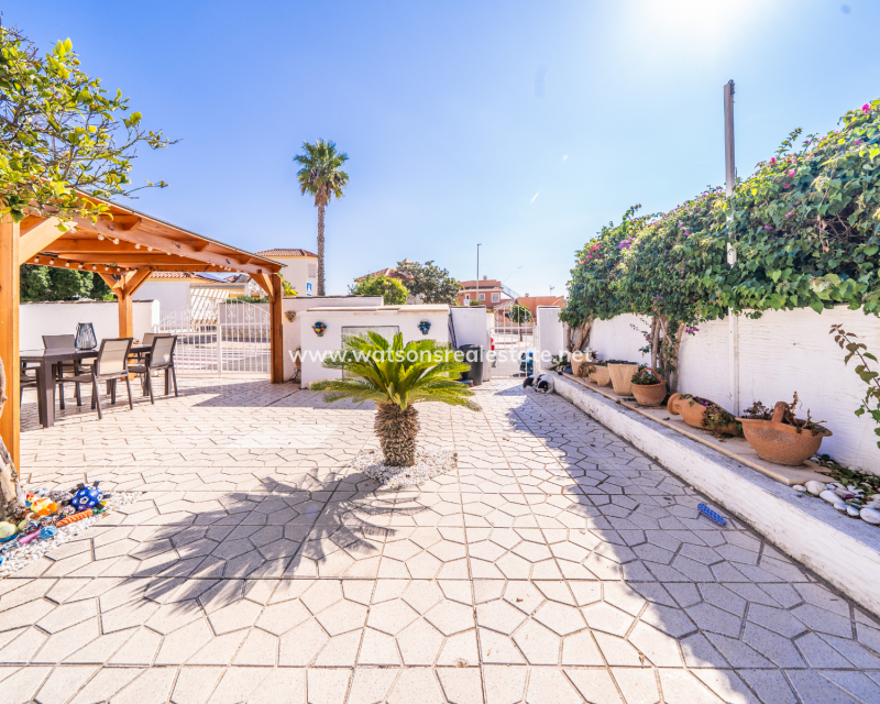 Resale - Quad - Urb. La Marina