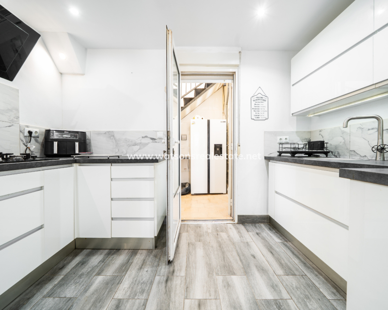 Resale - Quad - Urb. La Marina