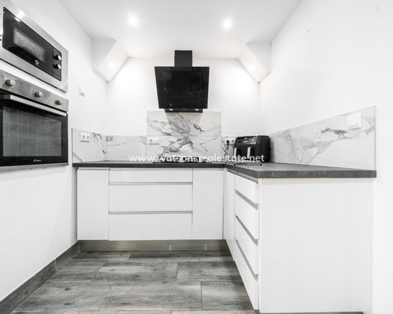 Resale - Quad - Urb. La Marina