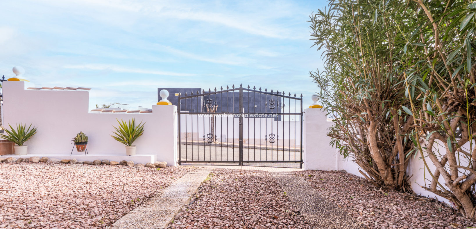 Resale - Quad - Urb. La Marina