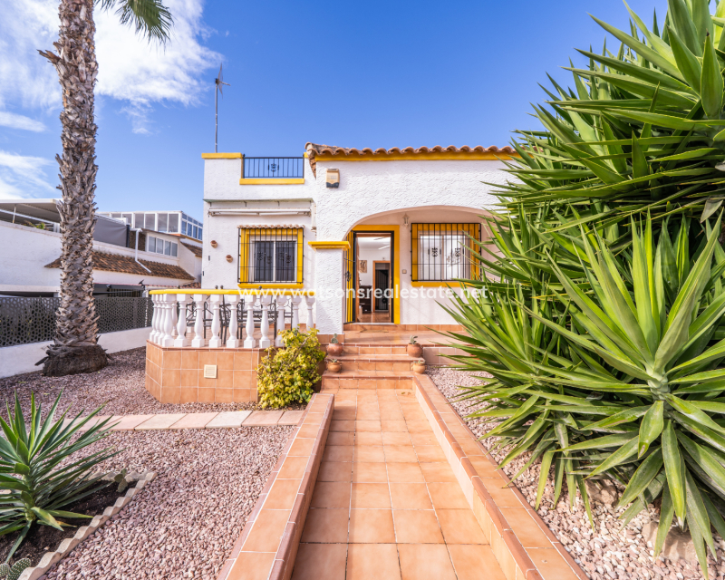 Resale - Quad - Urb. La Marina