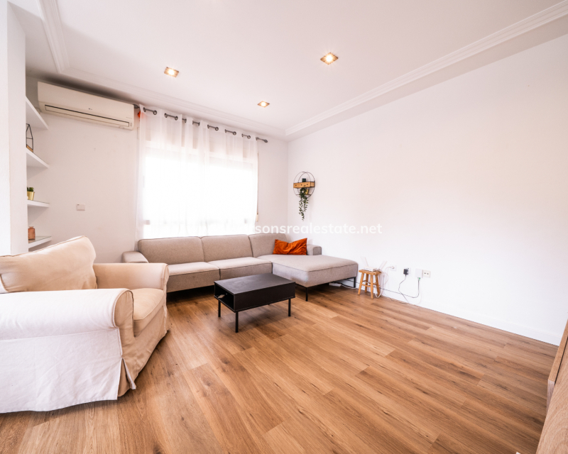 Resale - Quad - Urb. La Marina