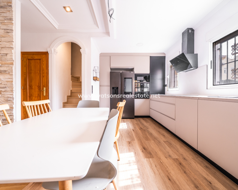 Resale - Quad - Urb. La Marina