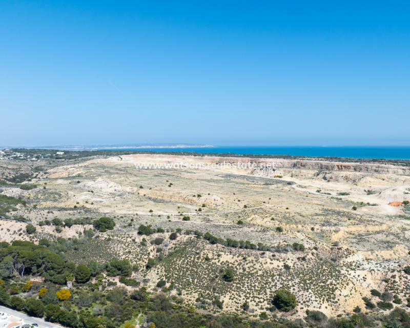 Resale - Quad - Urb. La Marina