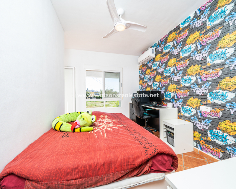 Resale - Quad - Urb. La Marina