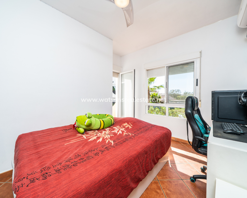 Resale - Quad - Urb. La Marina