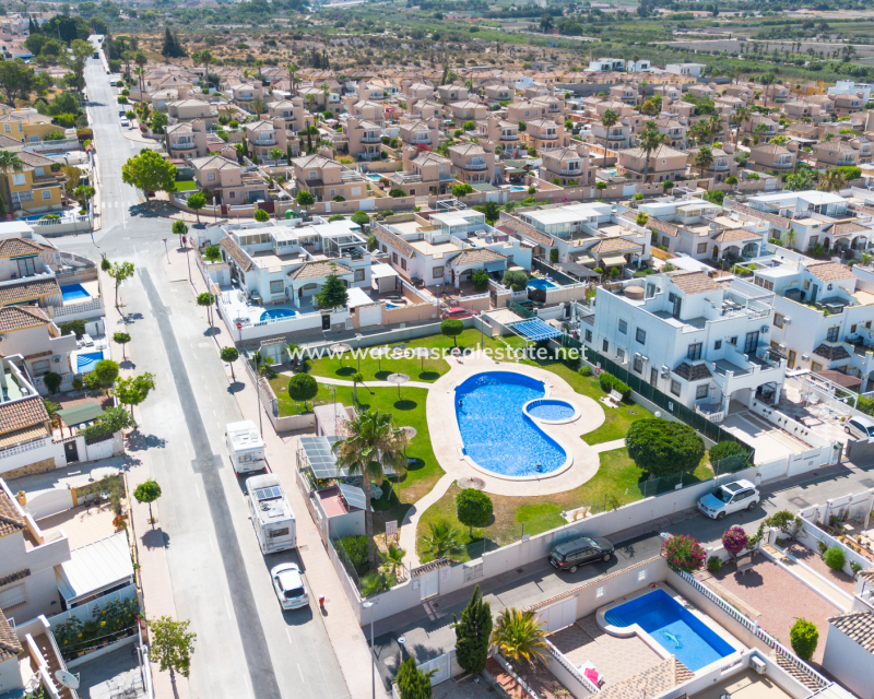 Resale - Quad - Urb. La Marina