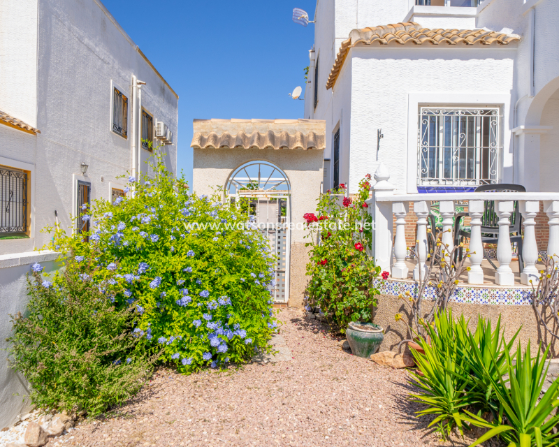 Resale - Quad - Urb. La Marina