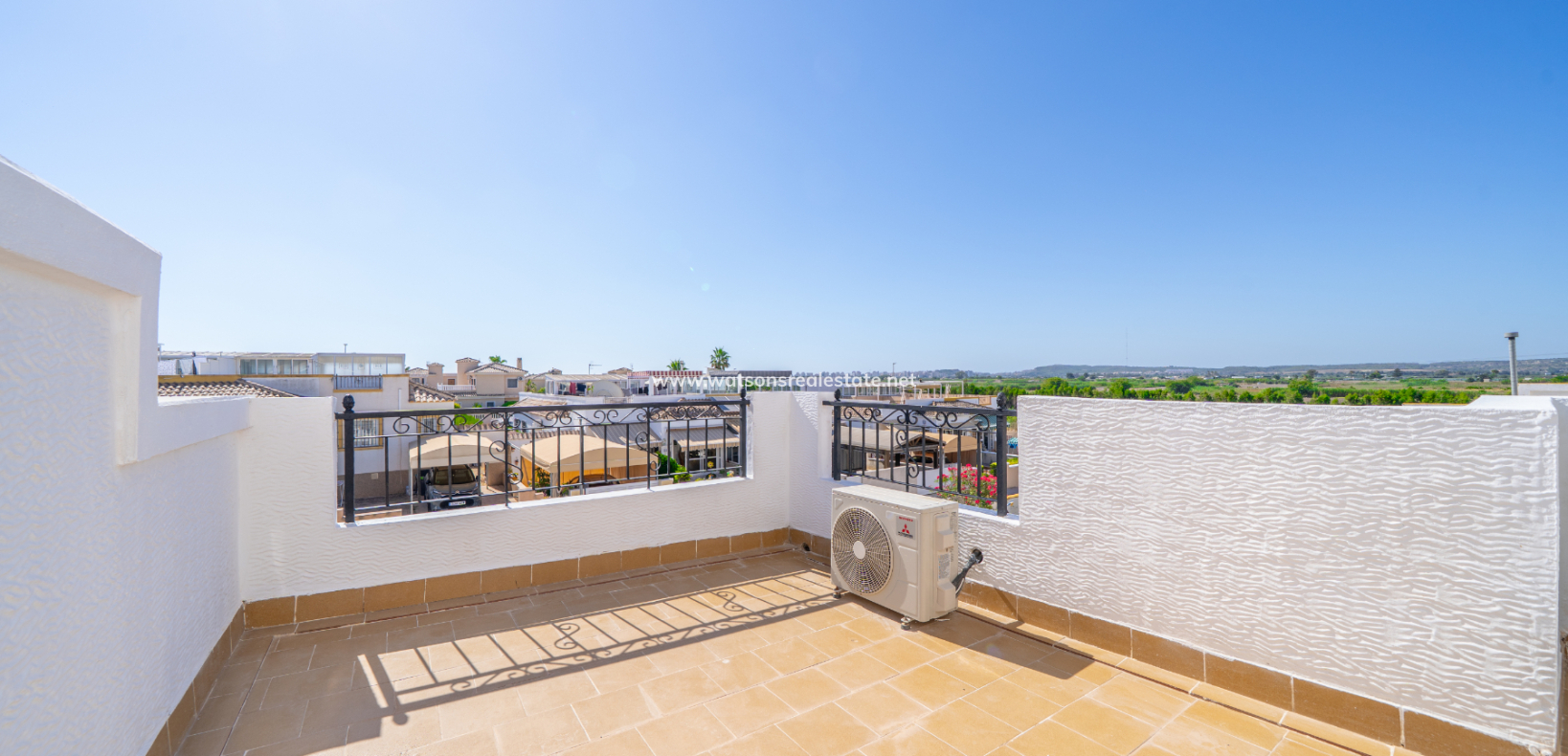 Resale - Quad - Urb. La Marina