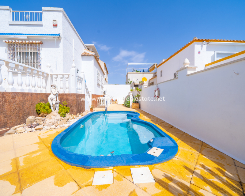 Resale - Quad - Urb. La Marina