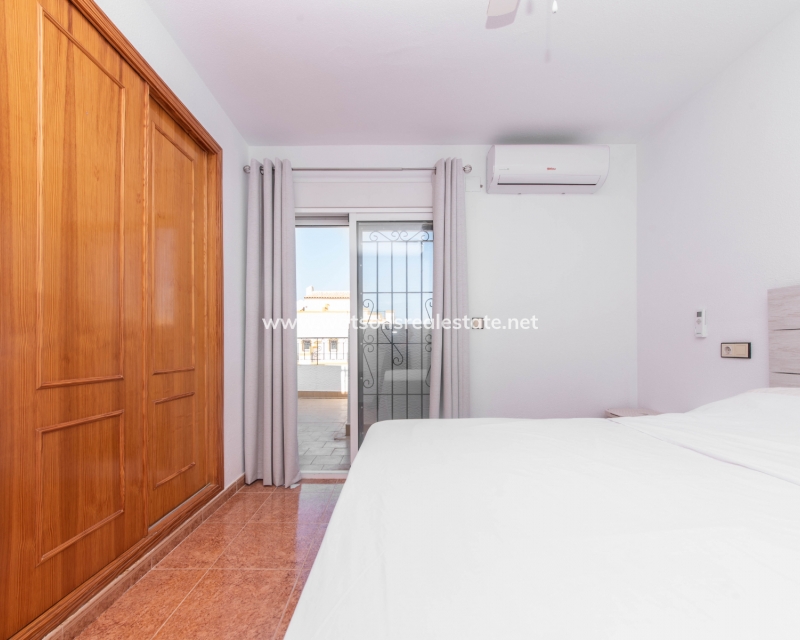 Resale - Quad - Urb. La Marina